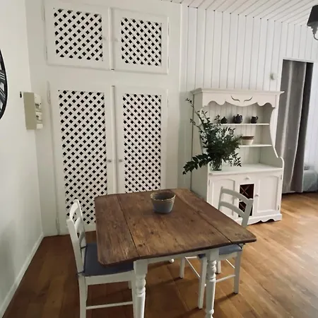 Barthou Apartment *